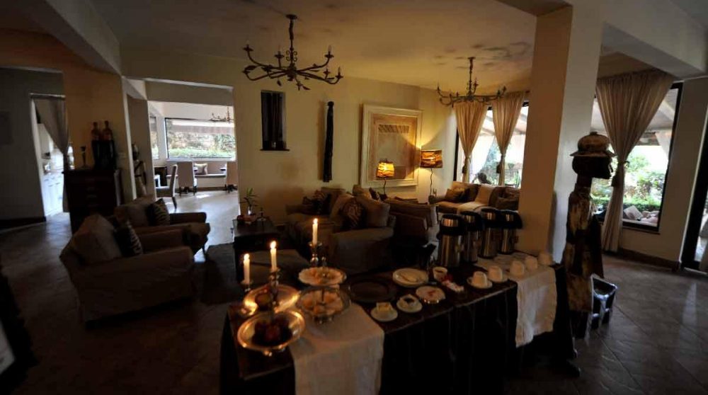 Un buffet dans le salon à Nairobi