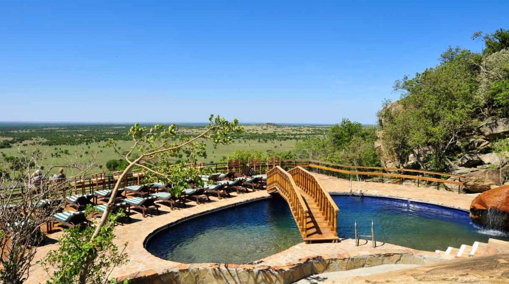 Vue sur la piscine dans le Serengeti
