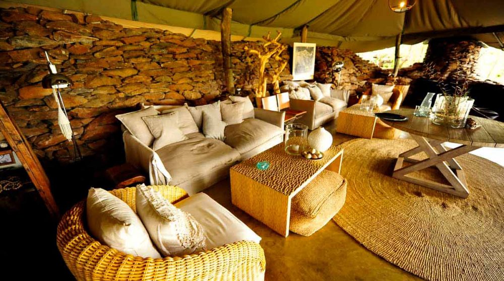 Le salon du lodge au Serengeti