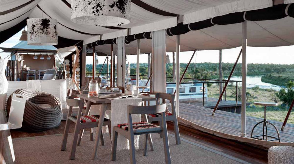 Table pour déjeuner face à la nature en Tanzanie
