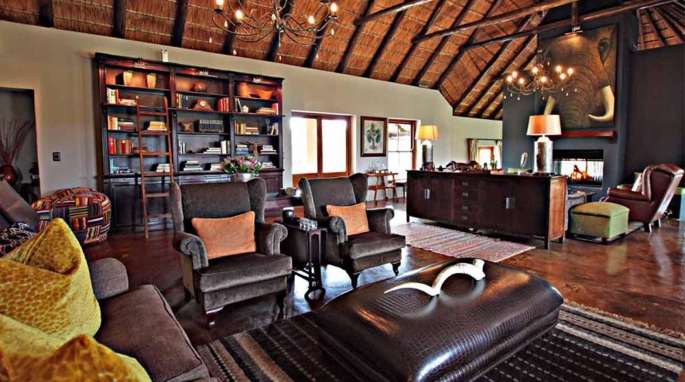 Autre vue du salon de l'Amakhala Hlosi Lodge