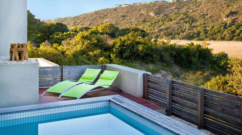 Autre vue de la piscine au Christiana Lodge