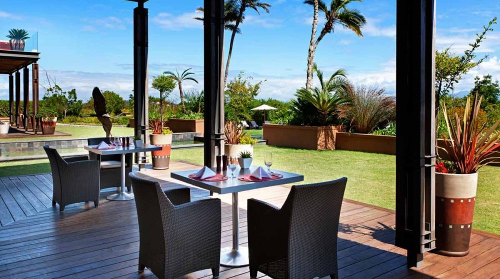 La terrasse du restaurant principal du Conrad Pezula
