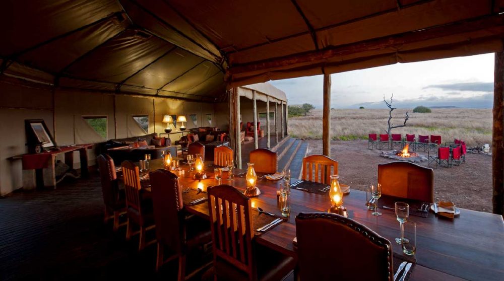 Soirée au Desert Rhino Camp