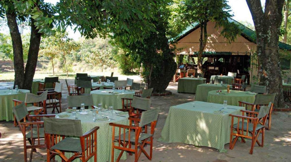 Déjeuner sous les arbres à Governors Camp