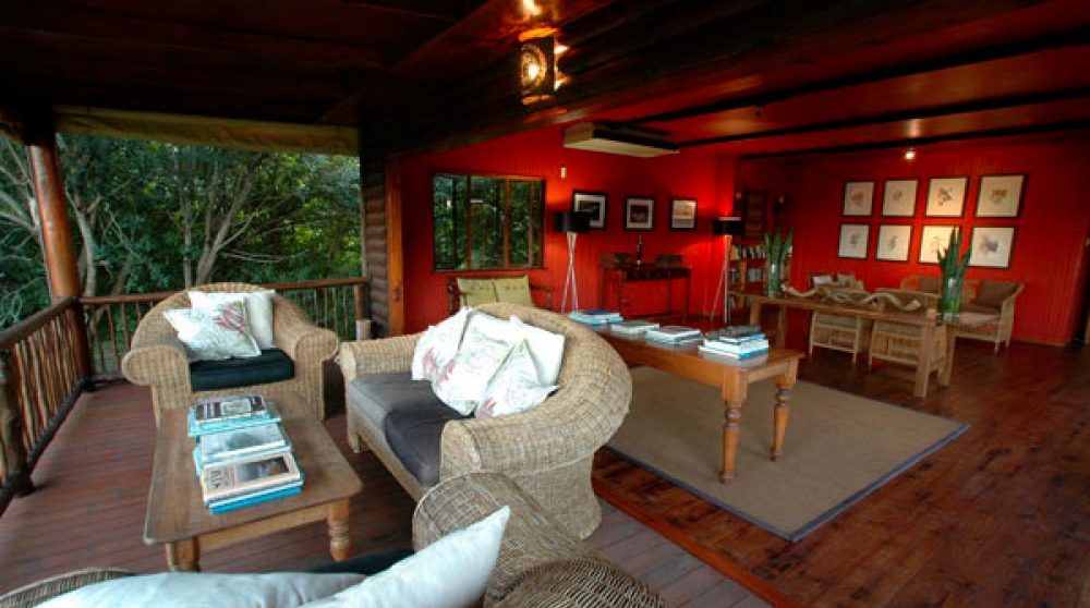 Salon sur un balcon du Hluwluwe River Lodge