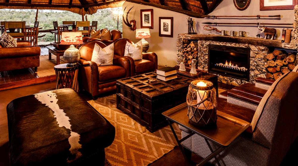 Le salon à l'étage de Jock Safari Lodge