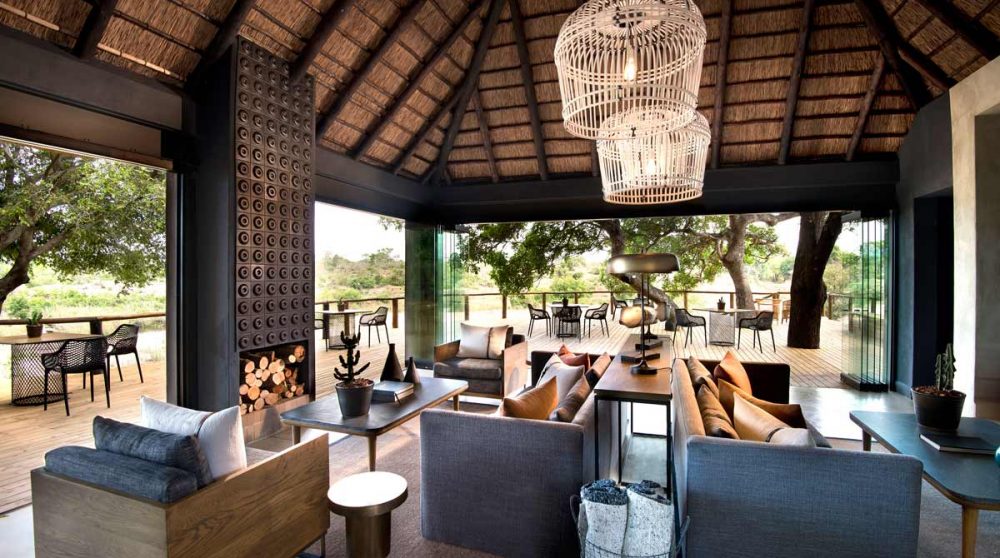 Le salon et la terrasse