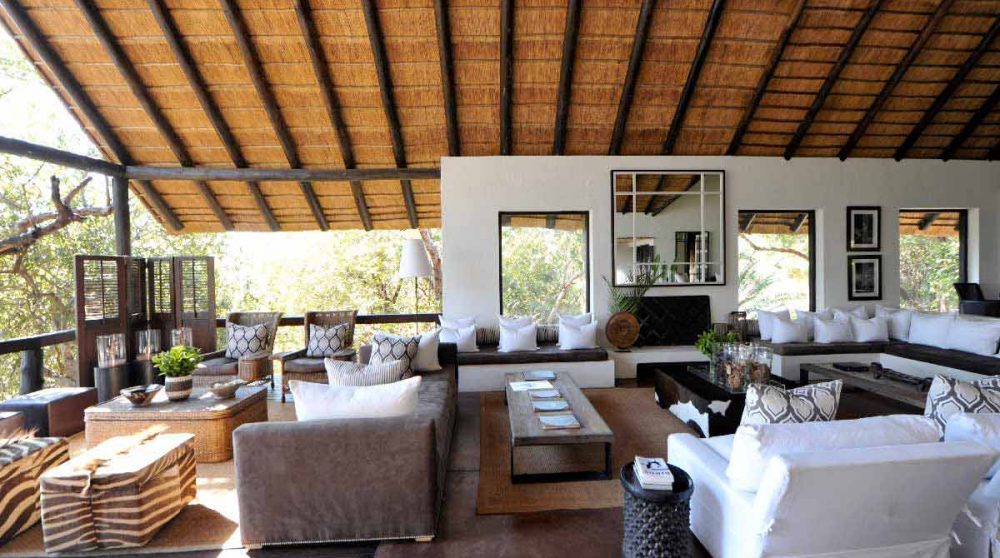 Un salon du Londolozi Tree Camp