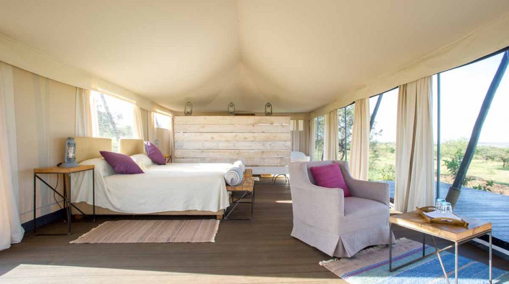 L'intérieur de la tente dans le Serengeti