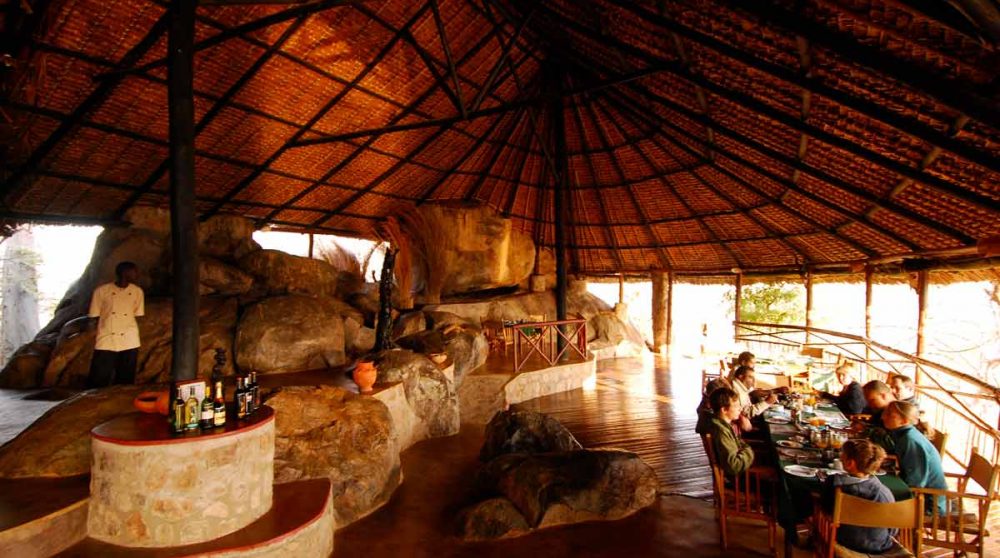 Déjeuner au Ruaha River Lodge