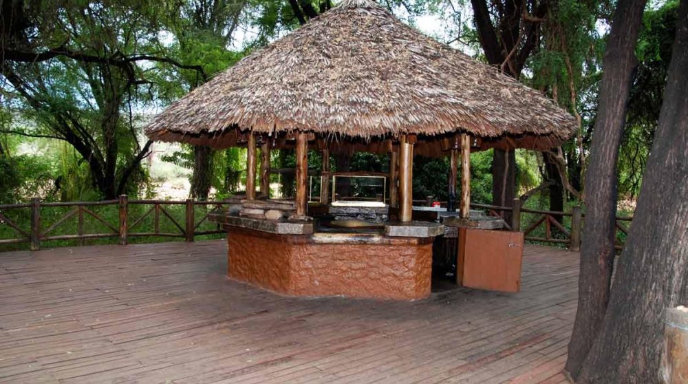 Bar extérieur du Samburu Intrepids