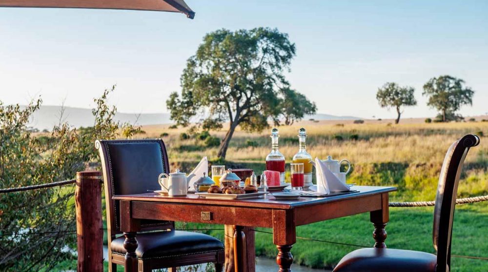 Petit-déjeuner sur la terrasse du Sand River Masai Mara