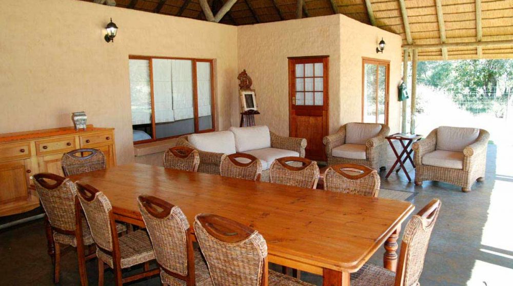 La salle à manger du Tintswalo Manor House