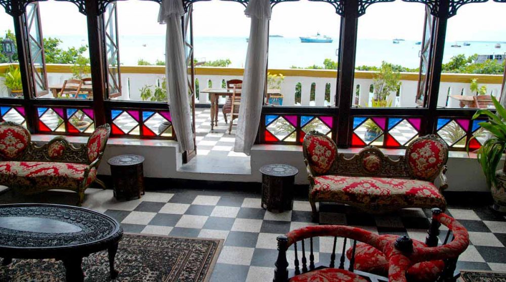 Autre salon donnant sur la terrasse en Tanzanie