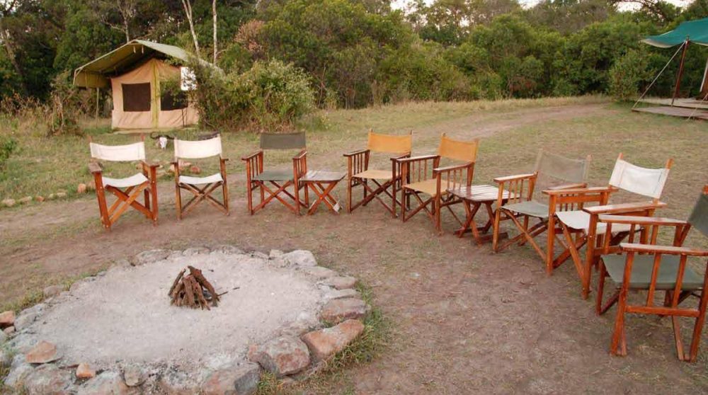 Installation pour un feu de camp dans le jardin dans le Masai Mara