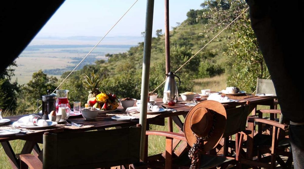 Petit-déjeuner face à la nature au Kenya