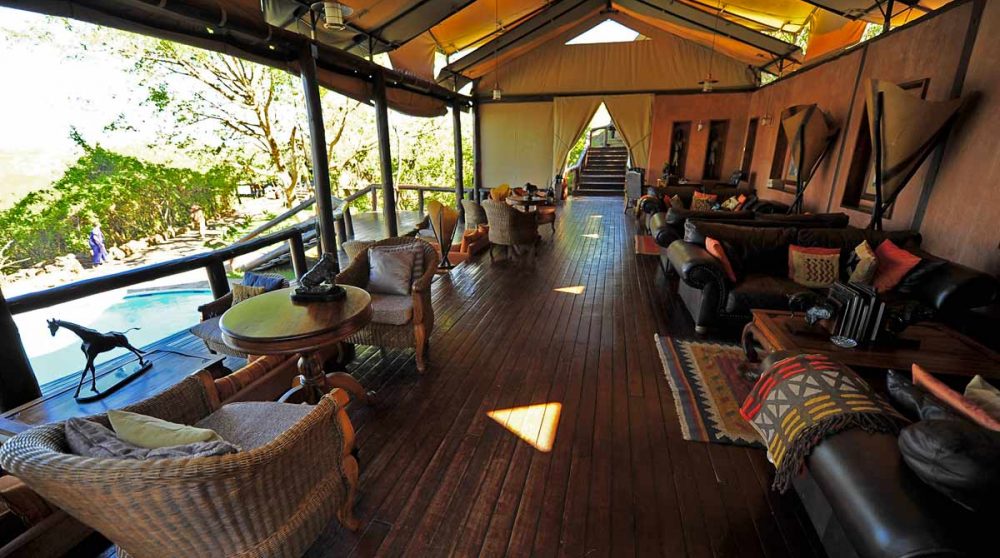 La terrasse du camp dans le Serengeti