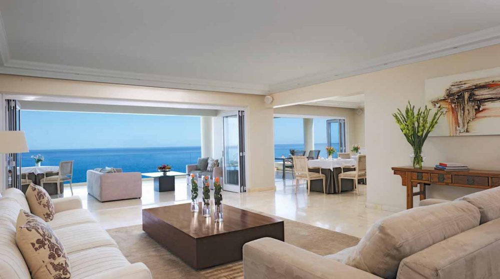 Le salon et la salle du petit-déjeuner