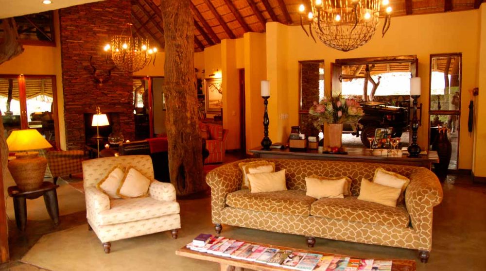 Salons près de la cheminée en Afrique du Sud