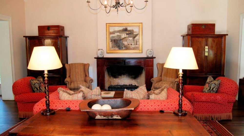 Un autre salon avec canapé et fauteuils en Afrique du Sud