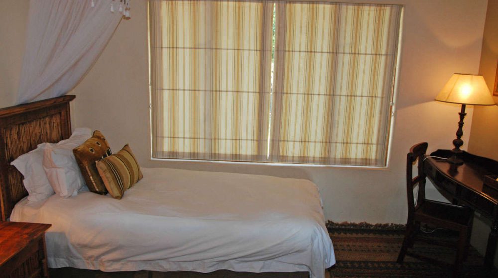 Une chambre avec bureau en Afrique du Sud