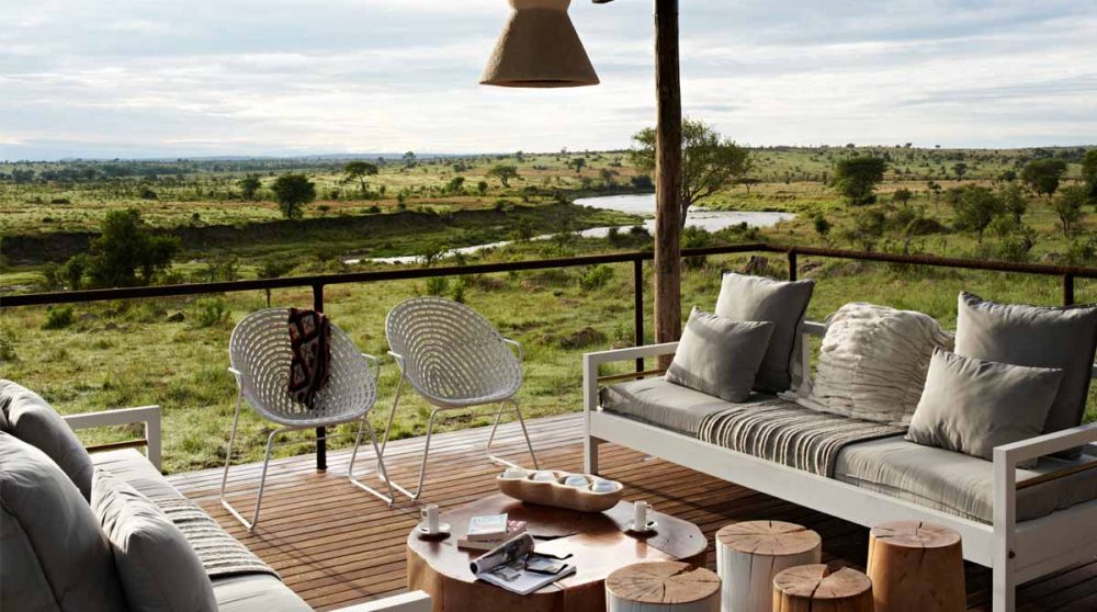 Un salon sur la terrasse dans le Serengeti