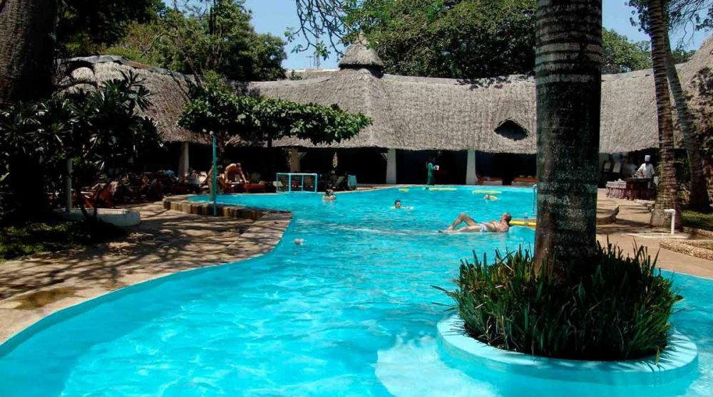 Une autre vue de la piscine