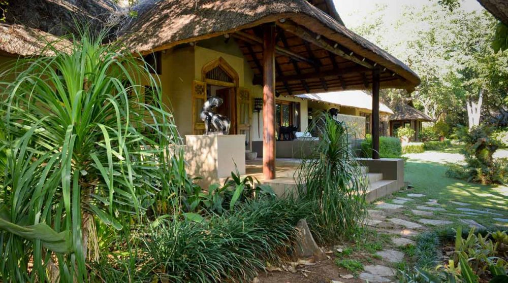 L'entrée de l'hôtel