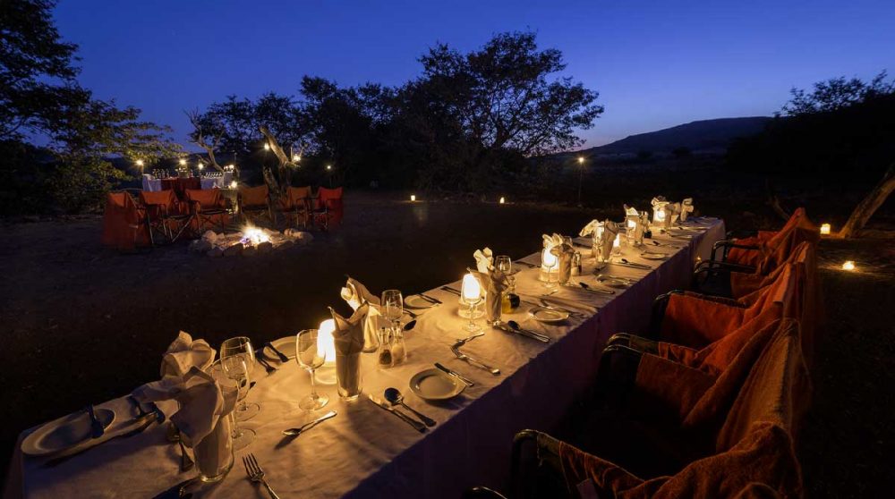 Dîner dans le jardin