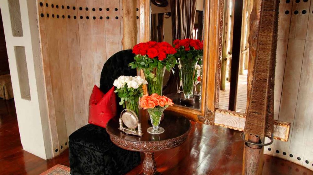 Bouquets fleuris dans le salon