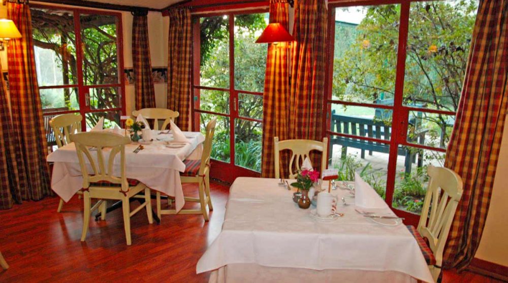 Le restaurant avec vue sur le jardin