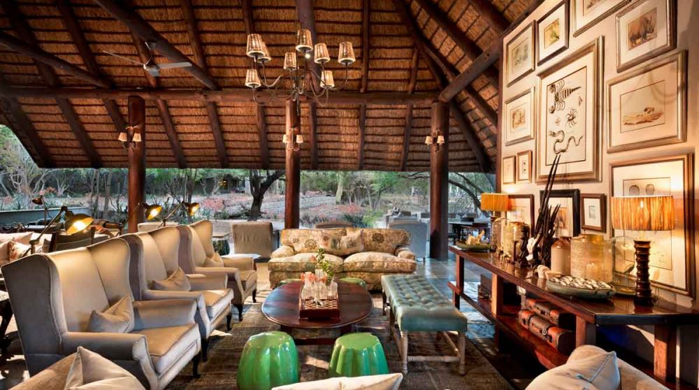 Le salon en fin de journée