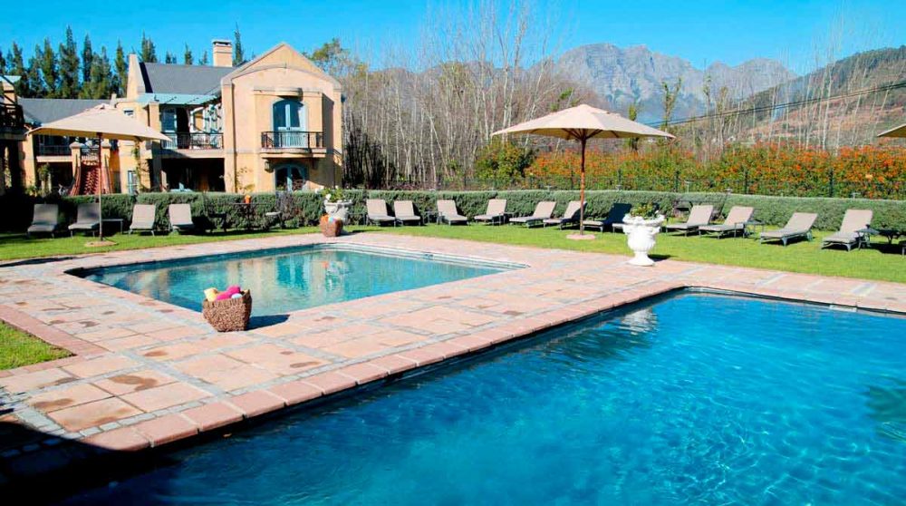 Autre vue de la piscine