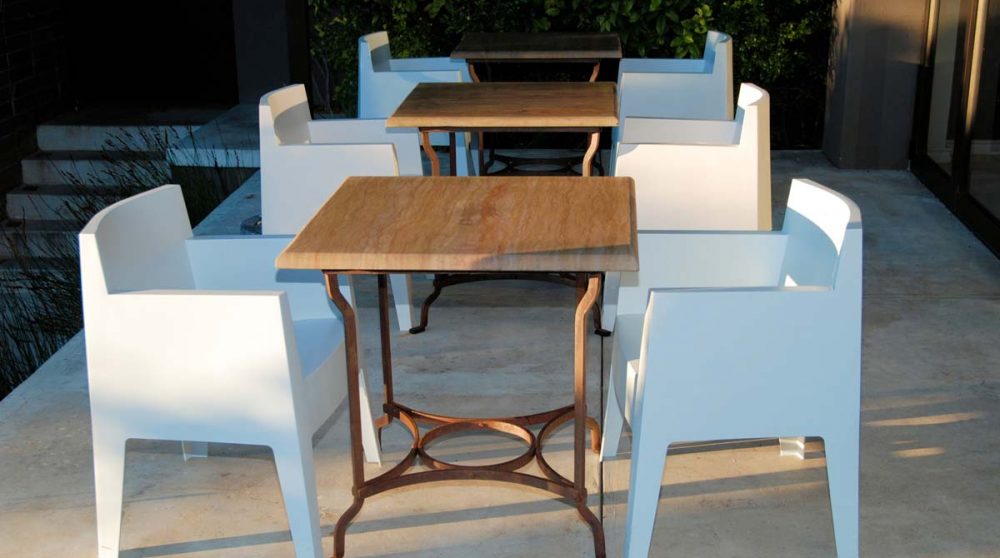 Tables sur la terrasse