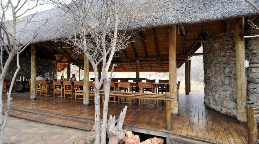 Vue de la salle à manger du camp