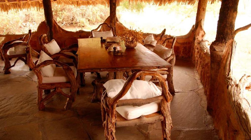 Une table pour déjeuner