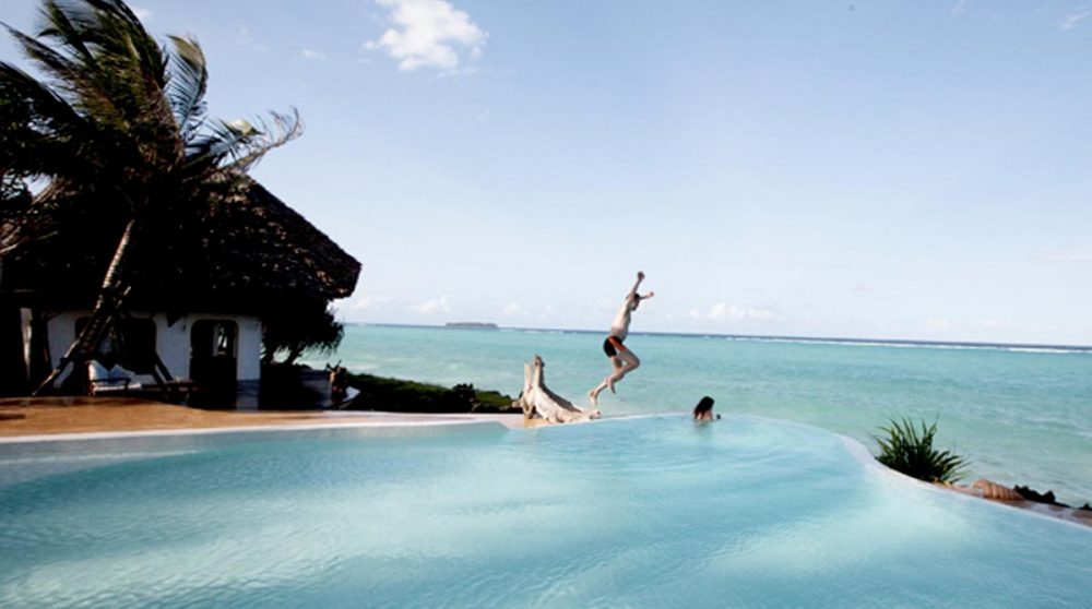 La piscine à débordement