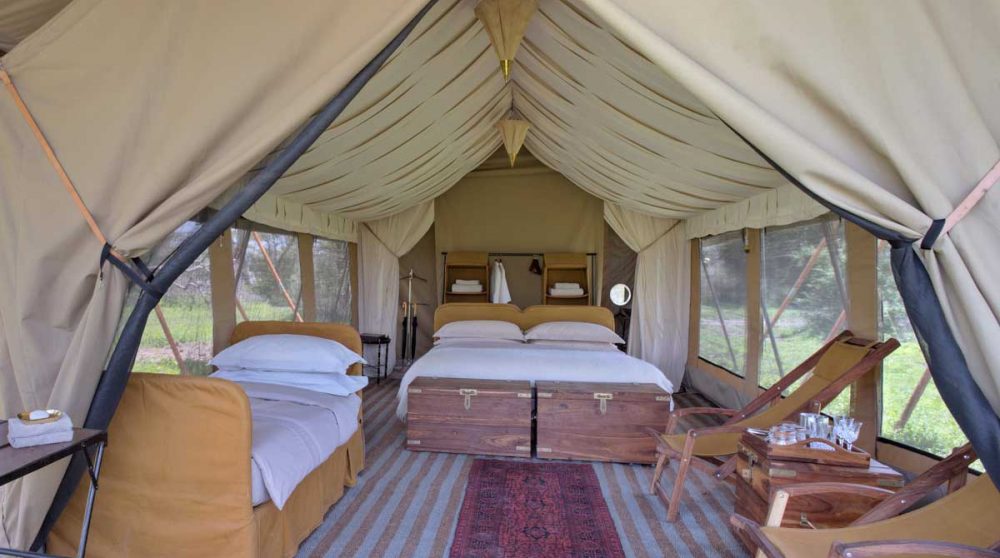 La vue depuis une tente dans le Serengeti