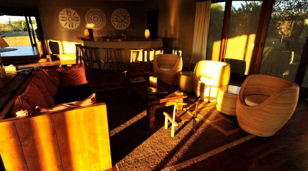 Le salon et le bar dans le parc du Serengeti