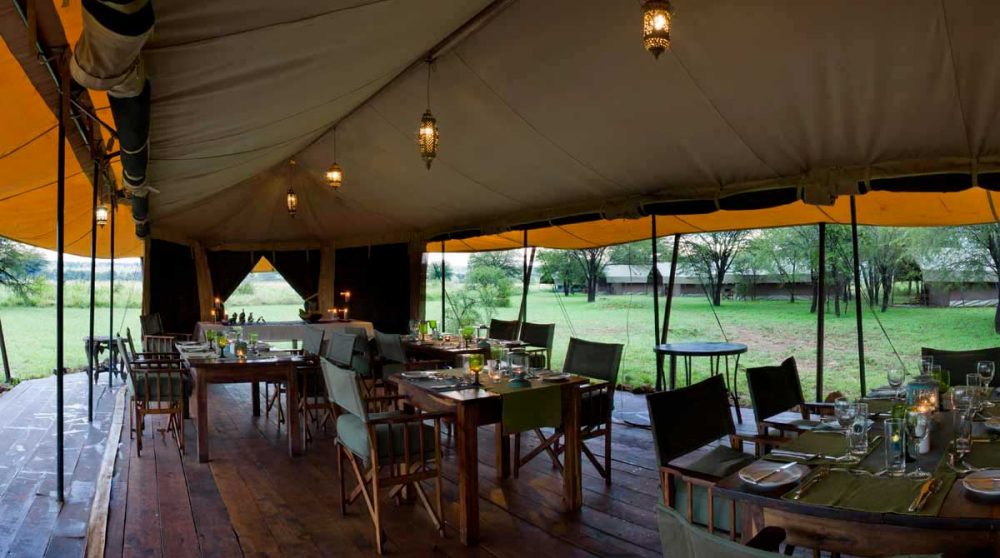 Vue du restaurant dans le Serengeti