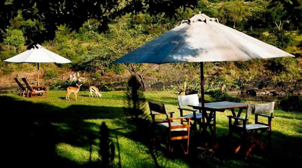 Tables dans le jardin dans la Masai Mara