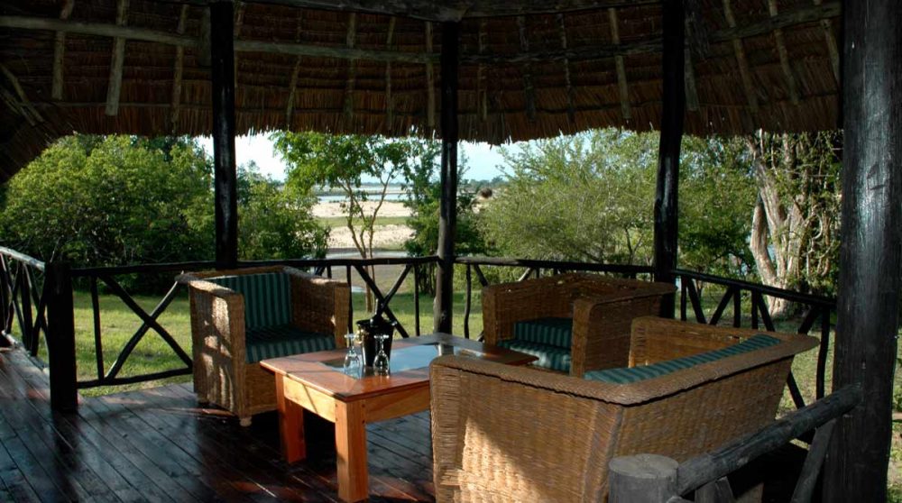 Un salon du camp près de la réserve de Selous