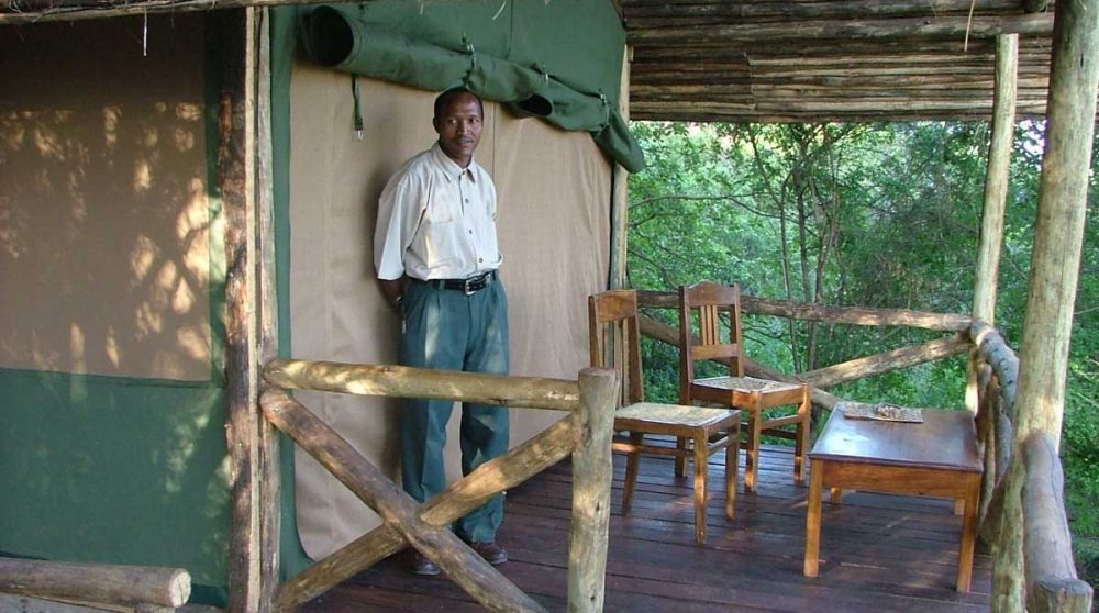 Personnel sur la terrasse au Lac Manyara