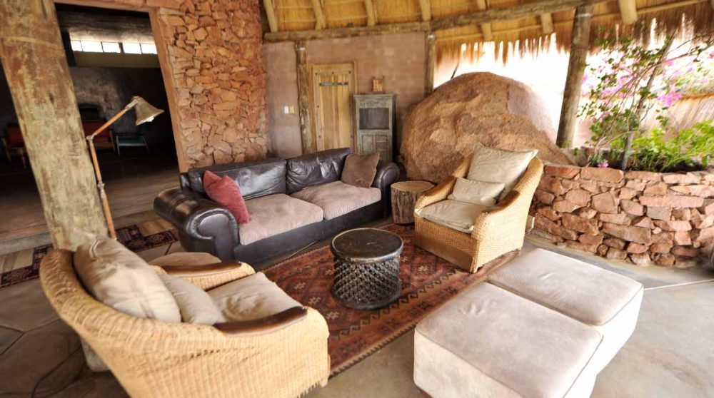 Espace détente au salon dans le Damaraland