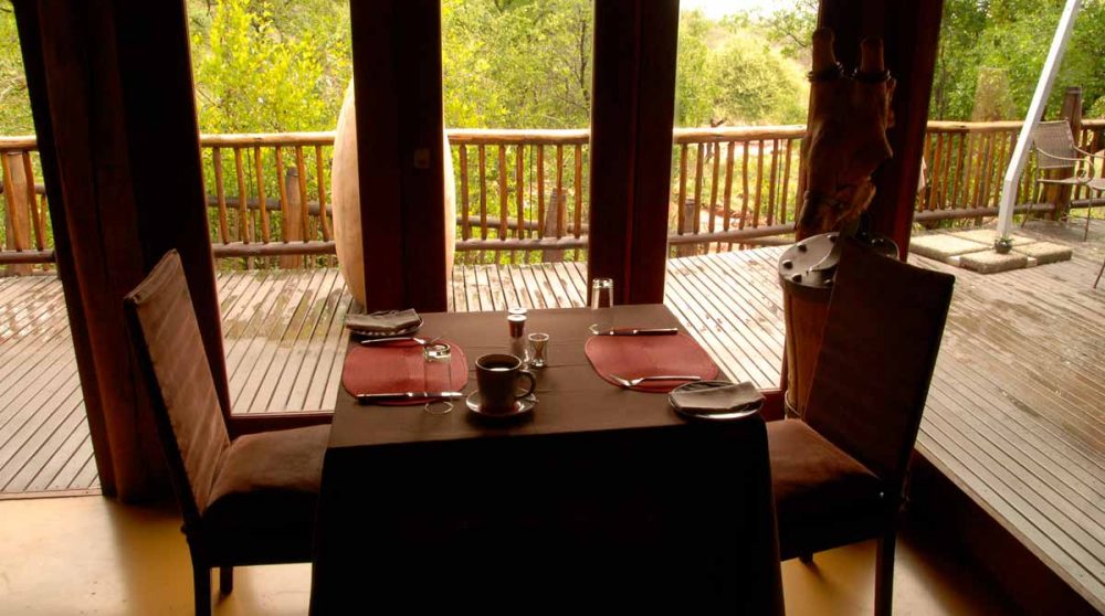 Une table au restaurant à Madikwe