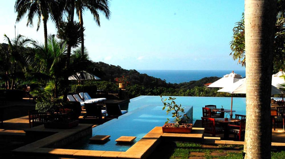 La piscine avec vue sur l'océan dans le Kwazulu Natal