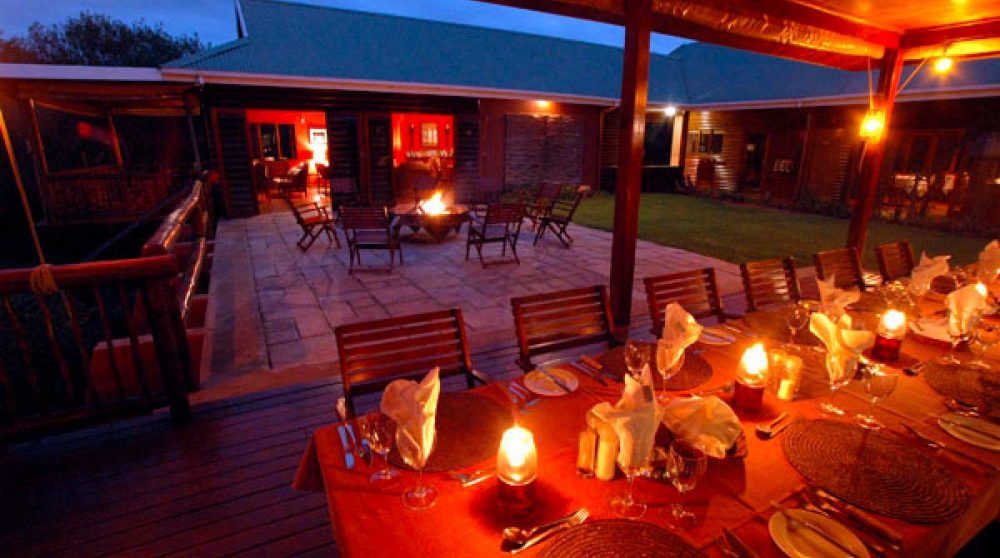Vue nocturne de la terrasse dans le Kwazulu Natal
