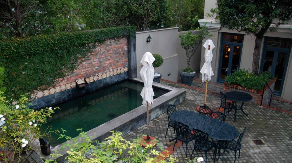 La cour intérieure de l'hôtel au Cap