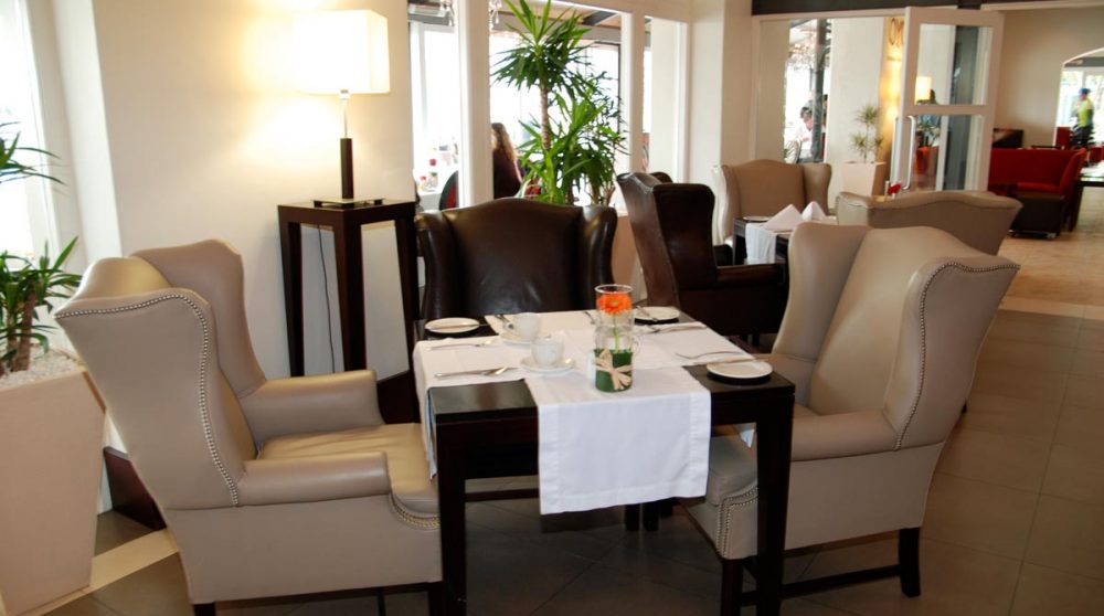 Une table pour déjeuner